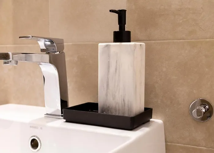 Tram For 4 Guests Apartment *